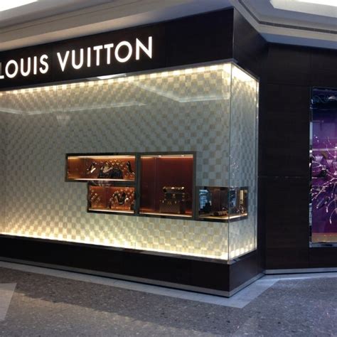 louis vuitton directeur|louis vuitton uk customer service.